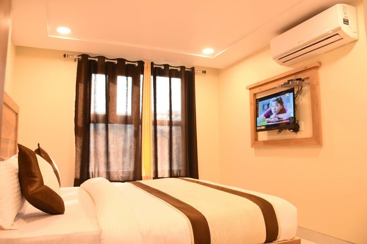 Hotel Kaushal Palace Nuova Delhi Esterno foto